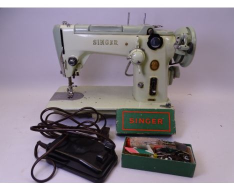 SINGER VINTAGE SEWING MACHINE Catalogue No BAK 4-12