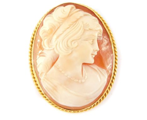 A 9ct gold and shell cameo brooch, bust portrait of a lady, 9.9g.