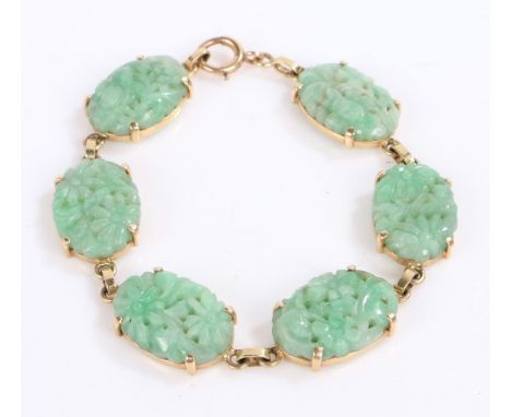 Chinese jade bracelet, with a yellow metal mount set with the foliate fret jade panels, weight 20.2 grams, 19cm long&nbsp;