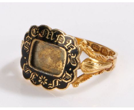 William IV 18 carat gold and enamel mourning ring, London 1847, with a vacant locket head and black enamel surround, 2.6 gram