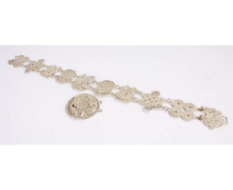 Chinese silver belt, maker Hung Chong, the buckle with character marks and two dragons circulating the text, the links formin