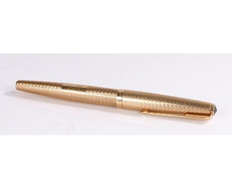 Parker 9 carat gold fountain pen, with an engine turned case, 13.5cm long&nbsp;