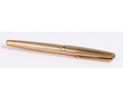 Parker 9 carat gold fountain pen, with an engine turned case, 13.5cm long&nbsp;