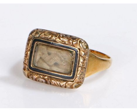 George III mourning ring, the woven hair panel head with black enamel edge and flower head surround, 4.1 grams, ring size L