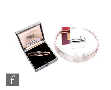 A 9ct gold hair band with base metal clip, together with a white multi-strand choker, a Dunhill Rollagas lighter and a Colibr