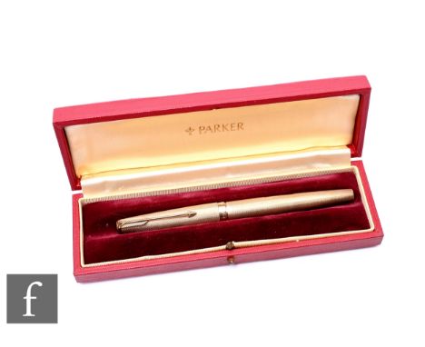 A 9ct hallmarked Parker fountain pen with engine turned decoration to whole, presentation engraving to case, length 14cm, Lon