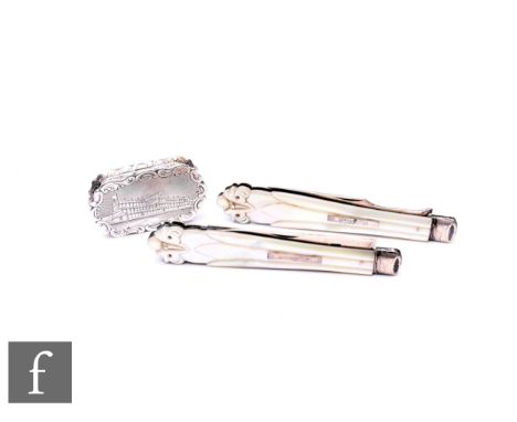 A hallmarked silver oval vinaigrette with a scene of Crystal Palace to cover, length 45mm, Birmingham 1850,&nbsp;Yapp &amp; W