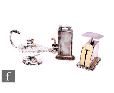 A Victorian hallmarked silver spring loaded postage scale, height 8cm, 1898, with a table lighter modelled as a lamp, Birming