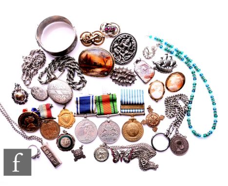 A small parcel lot of assorted costume and other jewellery to include silver locket, brooches, stone set pendants, silver ban
