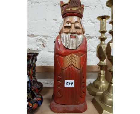 VINTAGE HAND CARVED WOOD KING WINE HOLDER