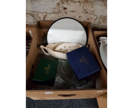 BOX LOT TO INCLUDE TYRONE, TIPPERARY AND OTHER GLASSWARE, LAZY SUSAN, PLANTER ETC