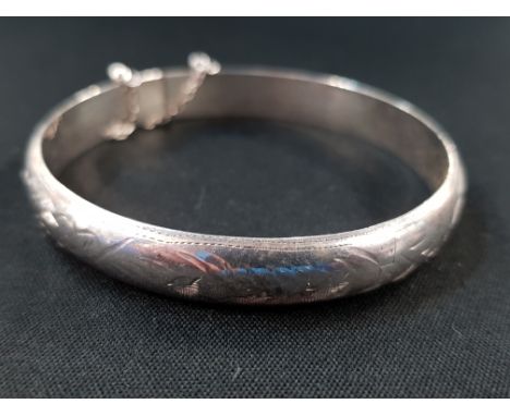 SILVER BANGLE 