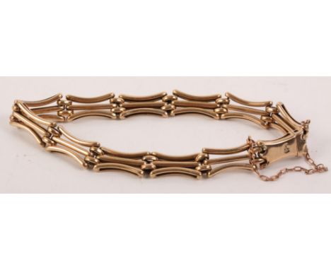 A 9ct gold gate bracelet, 13.2g