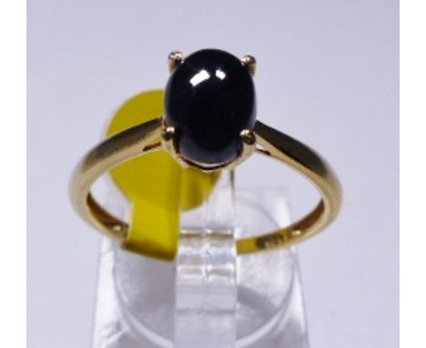 SILVER ONYX SOLITAIRE RING. Sterling silver gold plated onyx solitaire ring, size R