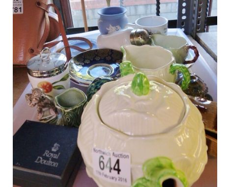 MIXED CERAMICS. Tray of mixed ceramics including Wade, Royal Worcester etc