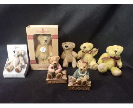 A SMALL STEIFF BEAR AND FOUR OTHER BEARS, INCLUDING 'PEARL'&nbsp;and two ceramic bears