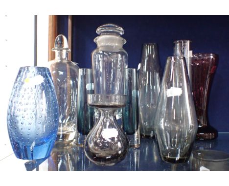 A COLLECTION OF RETRO MID-CENTURY ART GLASS including a Vicke Lindstrand for Kosta cocktail shaker (lid cracked), a blue cont