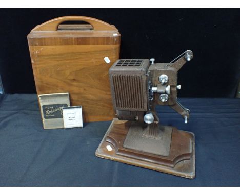 A VINTAGE KODASCOPE 8 DE LUXE PROJECTOR in Art Deco style walnut case