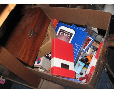 Box of assorted camera equipment to include Polaroid instant sheet film, Polaroid positive / negative pack film, modern Vivit