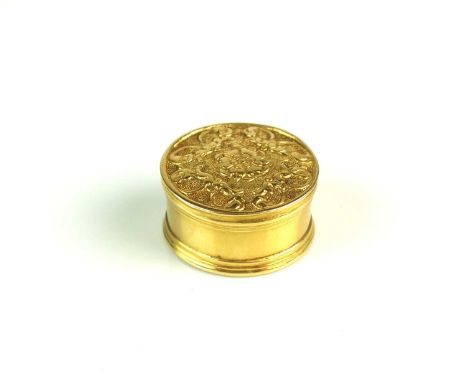 A Louis XIV French gold circular patch box, Paris mark for 1684/1717, with rose and scroll design on the cover, 19mm diameter