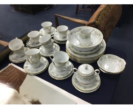 NORITAKE 'GREEN HILL' PATTERN PART DINNER AND TEA SERVICE