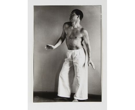 Sander, August (Herdorf 1876 - 1964 Köln)Konvolut von drei Fotographien "Künstlerportraits", jeweils Silbergelatineabzüge auf