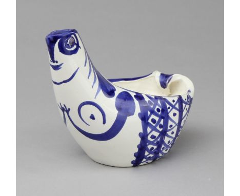 Picasso, Pablo Ruiz (Málaga 1881 - 1973 Mougins)Kanne/Objekt "Sujet poule", weiße Fayence unterglasurblau bemalt, abstrahiert