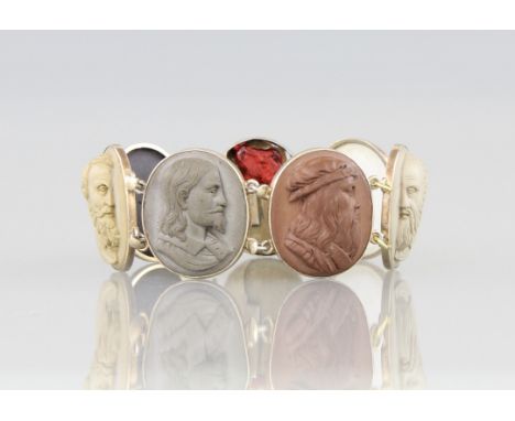 Lavakamee - ArmbandMontierung Silber vergoldet, sieben verschiedenfarbige, ovale Lavakameen mit Portraits verschiedener Künst