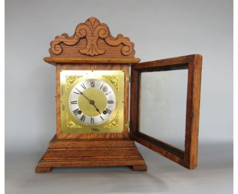 American Amosonia oak cased mantel clock, with typical movement and twin train gilt dial, 40cm high, pendulum and key