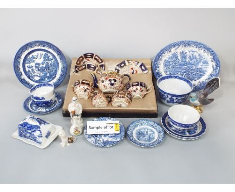 A quantity of blue and white printed wares including Churchill willow pattern plates, a set of three Salem China English Vill