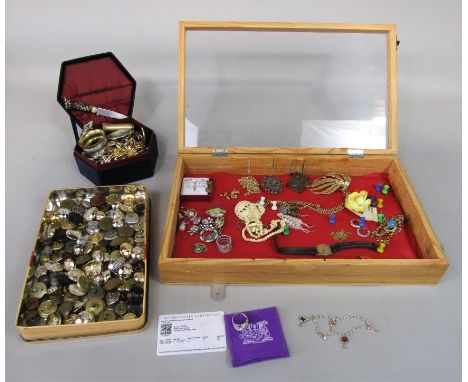 Collection of costume jewellery contained in a display case, to include a Gemporia silver and diamond dress ring, a silver co