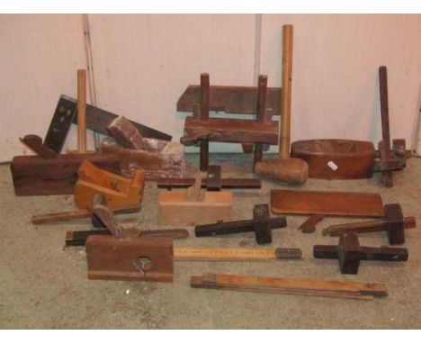 A small quantity of vintage wood working tools