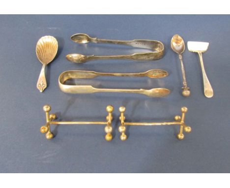Mixed collection of silver flatware to include a scallop shell caddy spoon, two pairs of sugar tongs, pair of knife rests, sp