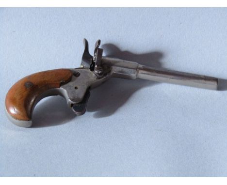 A vintage starting pistol, 14cm long