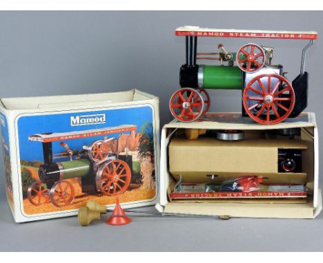Mamod TEI A Live Steam Traction Engine - this engine appears to have never been removed from the box, original packaging is a