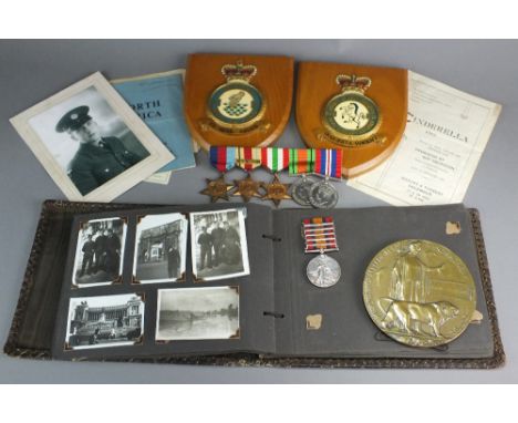 A Family GroupA Queen's South Africa Medal with 5 clasps - Cape Colony, Orange Free State, Transvaal, South Africa 1901, Sout
