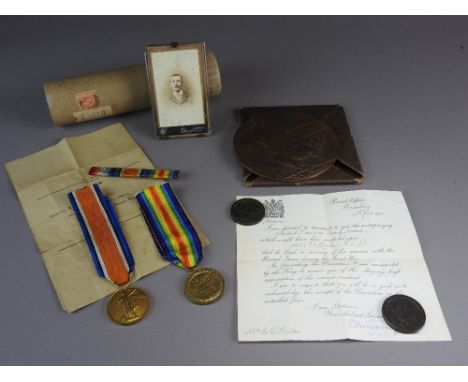 Two World War I Victory medals awarded to '13022 PTE J.W. Hilton Shrops L.I.' and '21274 PTE W. Leake KSLI with memorial or d