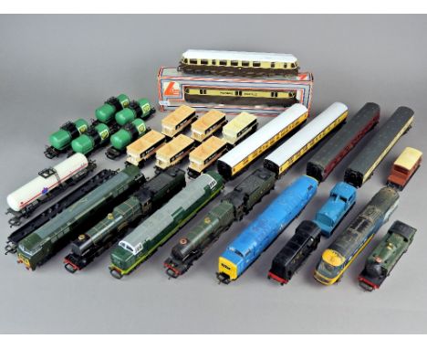 Lima OO: 205143 GWR Express Parcels Railcar Chocolate and Cream boxed, GWR King George V 4-6-0 Loco and Tender, BR Green Clas