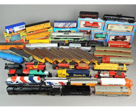 North American HO Lot: Rivarossi 4-8-8-2 Southern Pacific Cab forward Loco and Tender, Rivarossi, Fairbanks - morse Western P