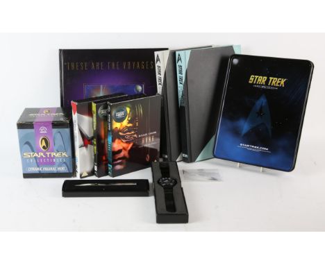 Star Trek Memorabilia  a group of eleven items, includes, 2017 Star Trek Graphic Novel Collectors Tin containing six card pri