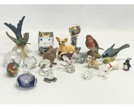 A collection of porcelain and crystal animals. Including a Goebel pottery hummingbird (damage, missing wing included) 2 Beswi