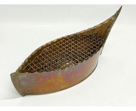 An early 20th century copper boat shaped flower holder/planter. 41x13x14cm 
