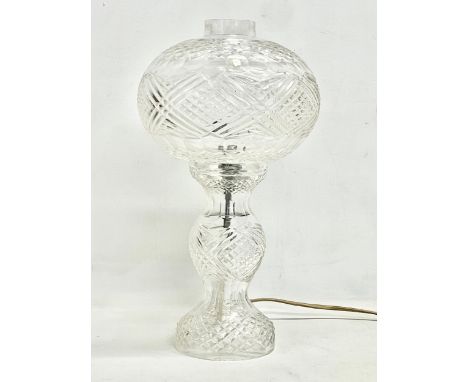 A large Tyrone Crystal ‘Slieve Donard’ table lamp and shade. 24x44cm 