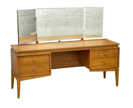 A Century dressing table by Lebus. 153x46x118cm 