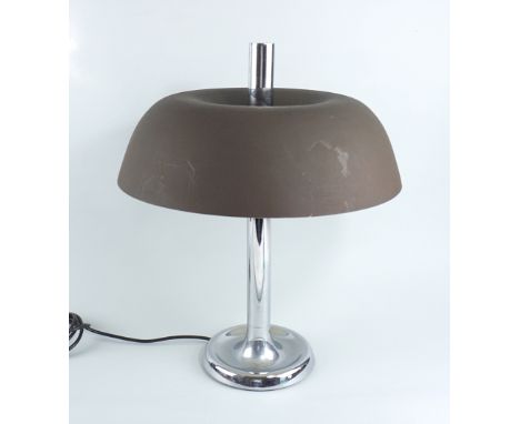 Tischlampe, Modell 7377, Egon Hillebrand für Hillebrand Lighting, 1970-1979 verchromt/ Aluminium, Schirm braun lackiert, drei