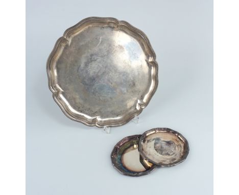 Servierplatte und 2 Untersetzer, Chippendale, Wilkens&amp;amp;Söhne, Chippendale, 800er und 925er Silber geschweifte Fahne, D