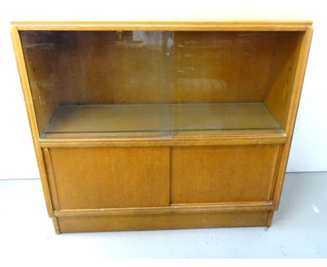 'G PLAN' OAK SHELVING UNITthe moulded top above a pair of of glass sliding doors with an adjustable glass shelf, above a pair