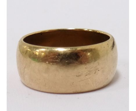 NINE CARAT GOLD WEDDING BANDring size R and approximately 10.4 grams