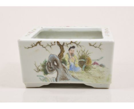 A Chinese famille rose oblong shape jardiniere, bearing Qinlong six character seal mark, painted with figurative scenes, rais