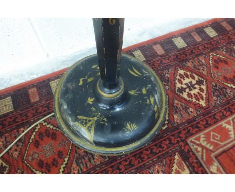 An Edwardian chinoisserie lacquered standard lamp. 